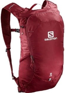 Malý červený ruksak Salomon Trailblazer 10 vhodný na krátky výlet. 