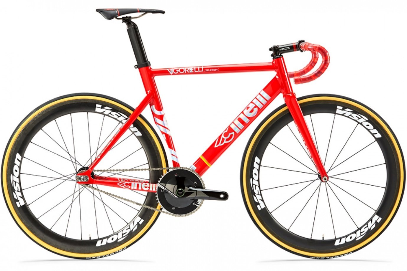 Červené sportovní aerodynamické singlespeed kolo značky Cinelli s jedinou rychlostí, sportovním sedlem a zahnutými sportovními řidítky.
