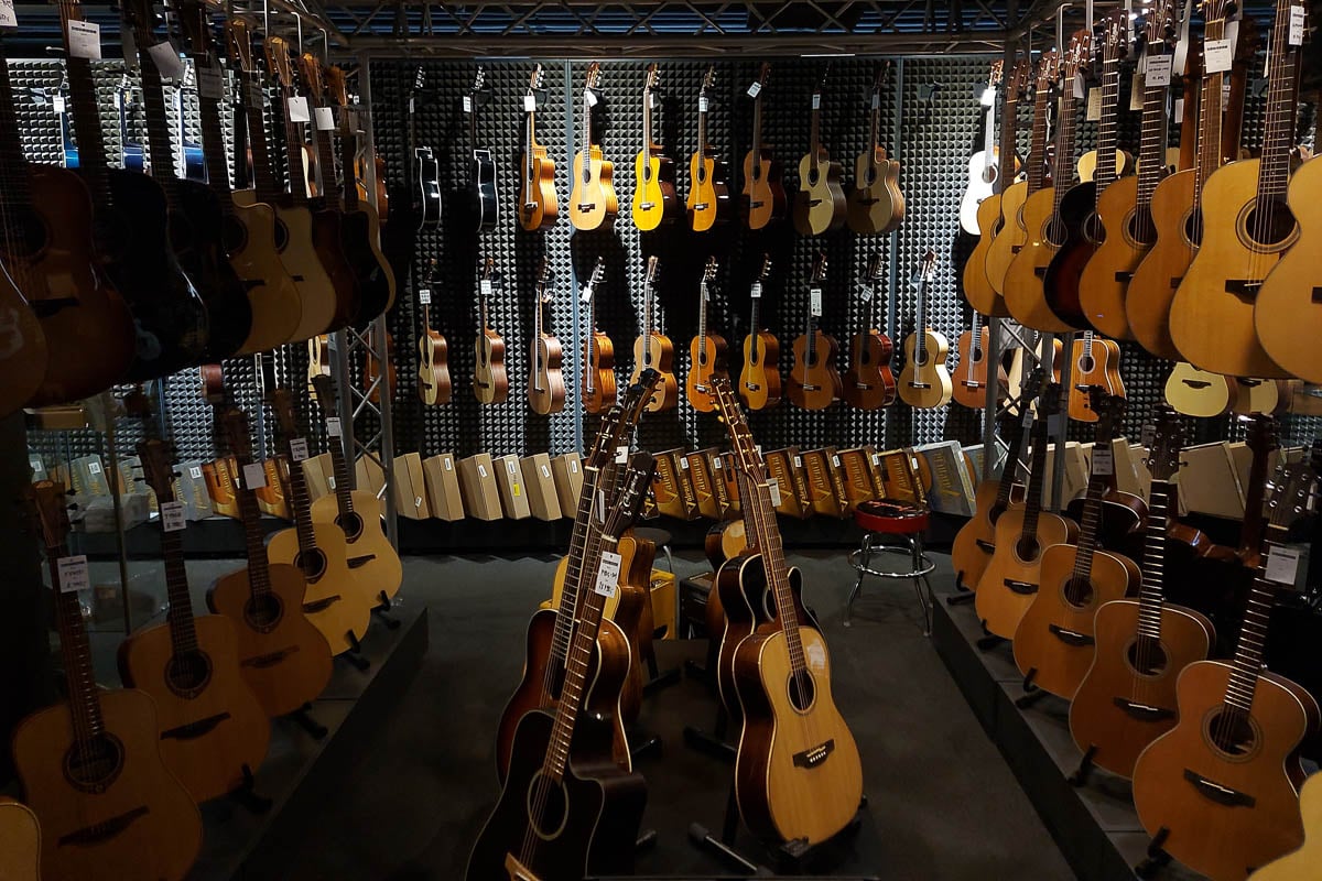 Guitars in musical instruments shop Muziker Prague – Smíchov