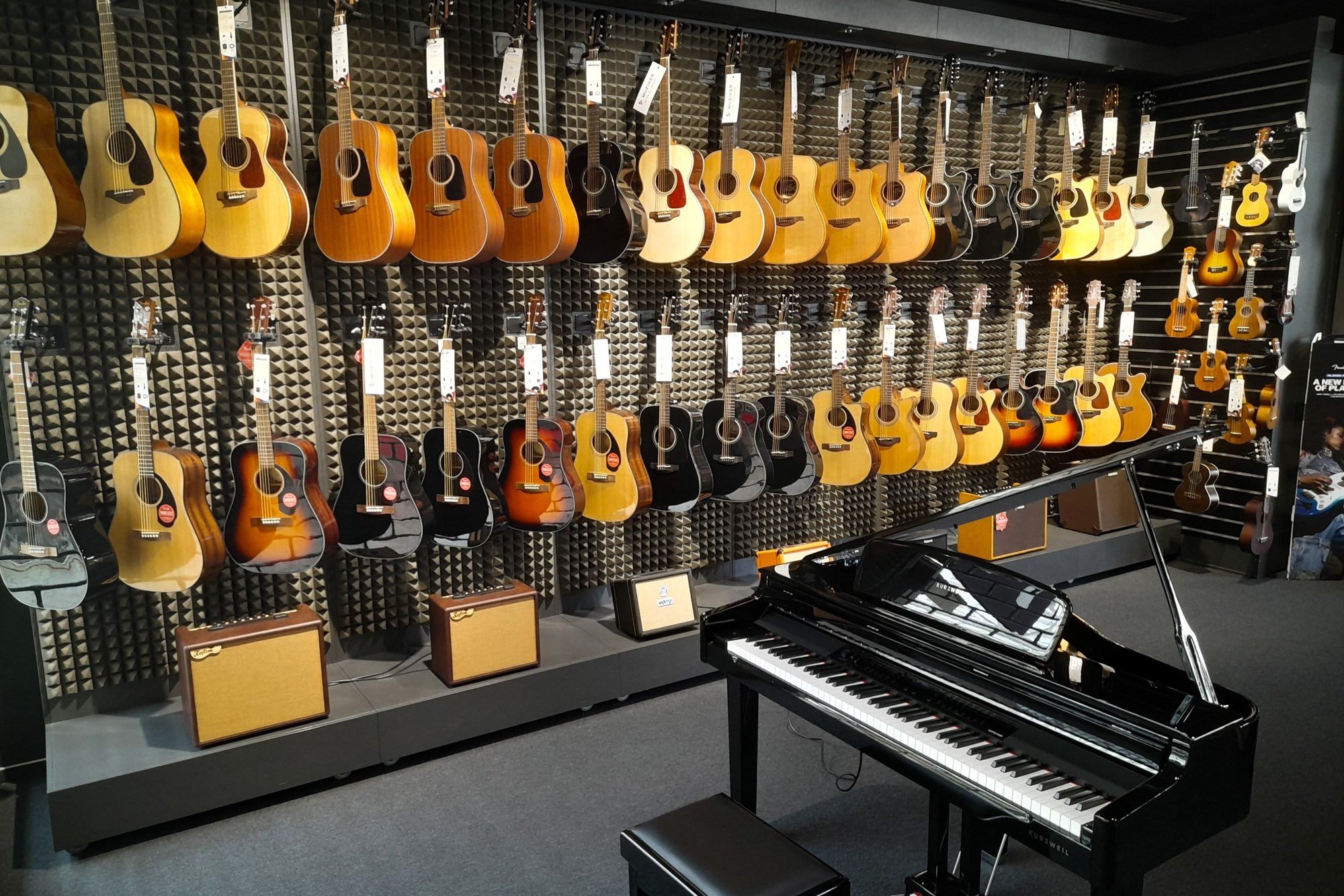 Hangszórók a Muziker hangszerbolt zsolnai üzletében.