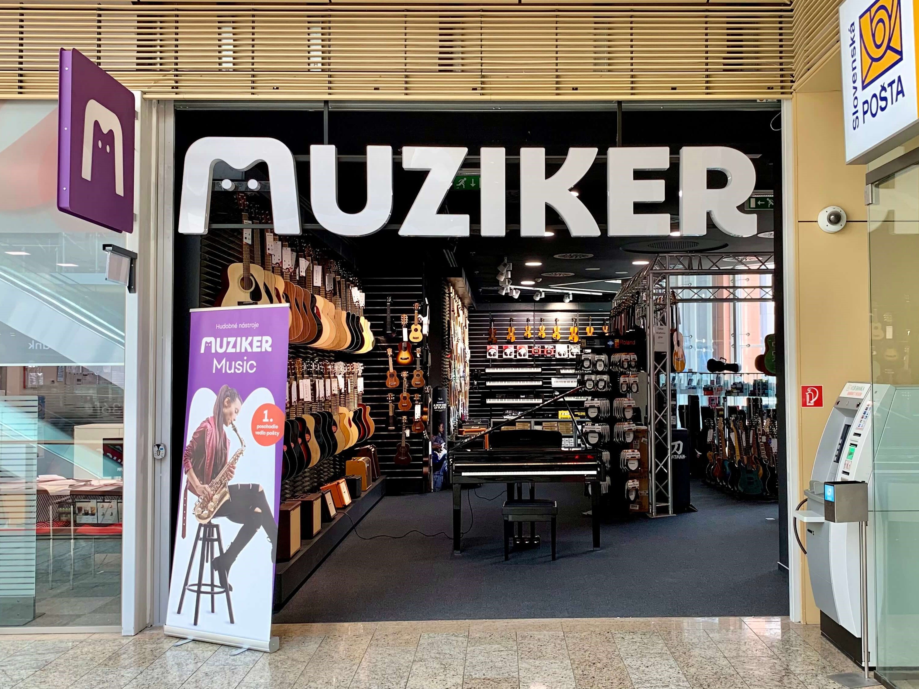 Ingang van de muziekinstrumentenwinkel Muziker Žilina.